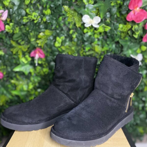 UGG semi montante noires